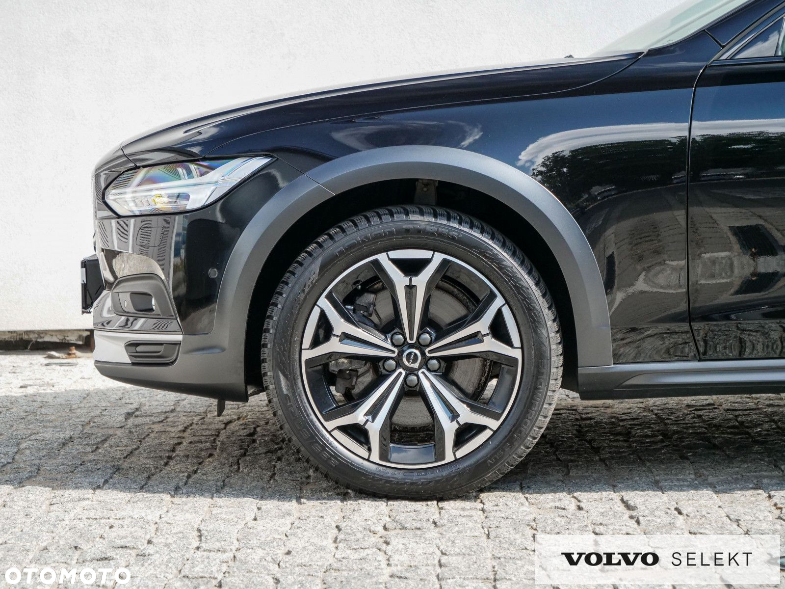 Volvo V90 Cross Country - 13