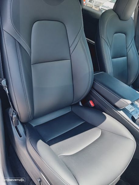 Tesla Model Y Long Range Dual Motor AWD - 4