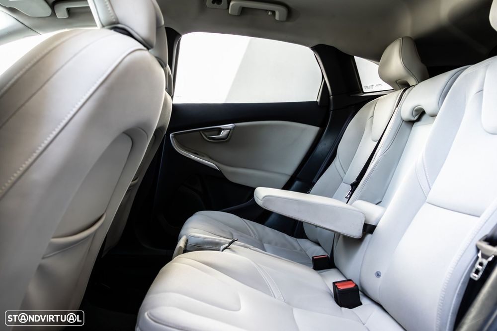 Volvo V40 1.6 D2 Momentum - 32