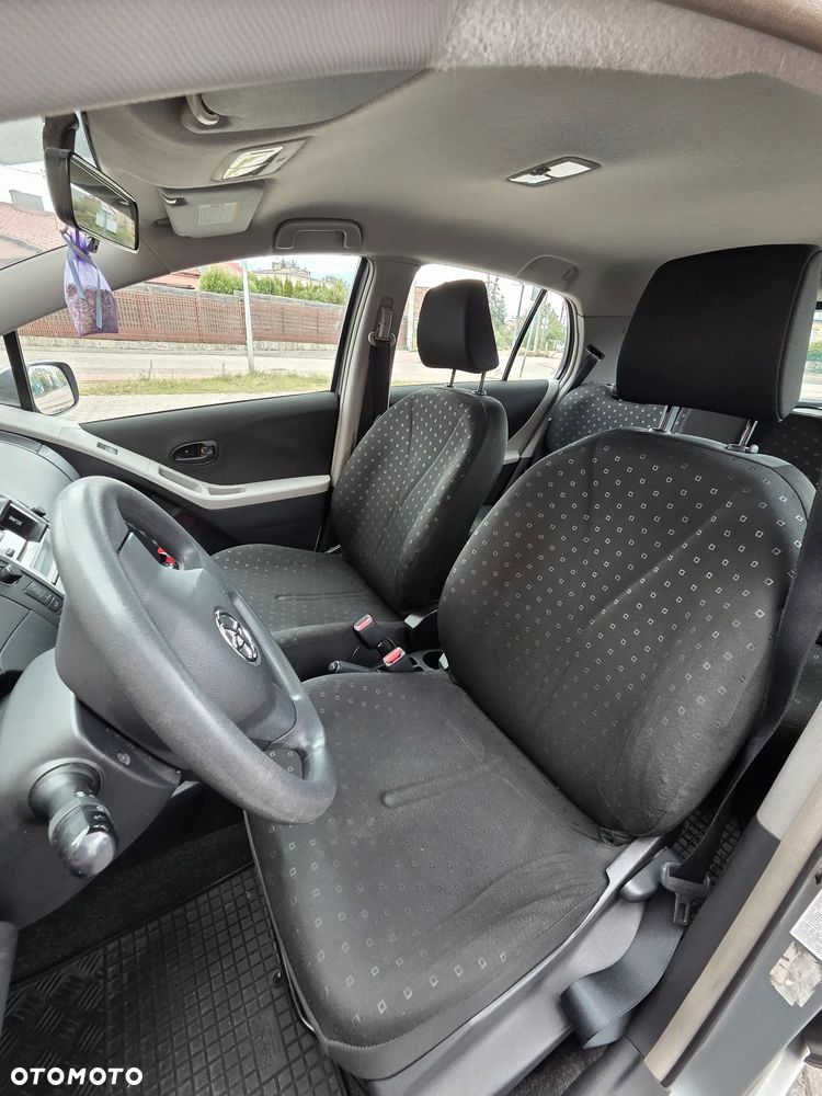 Toyota Yaris - 8