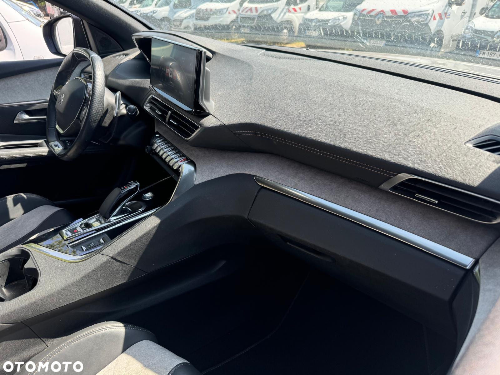 Peugeot 3008 Plug-In Hybrid 225 e-EAT8 GT - 14
