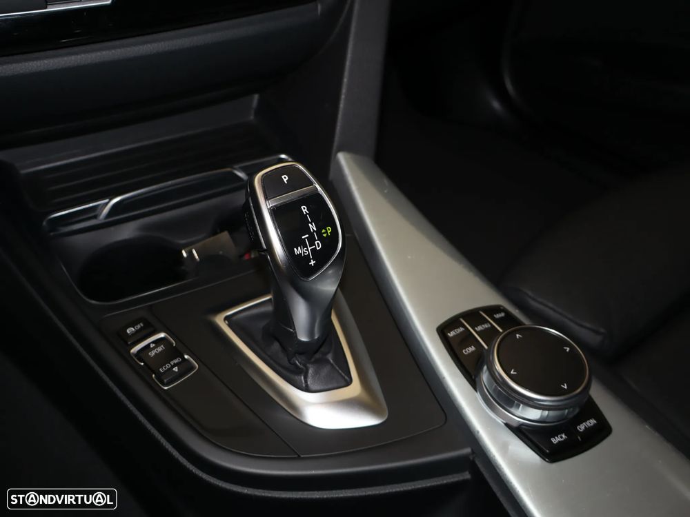 BMW 320 d EfficientDynamics Line Sport Auto - 34