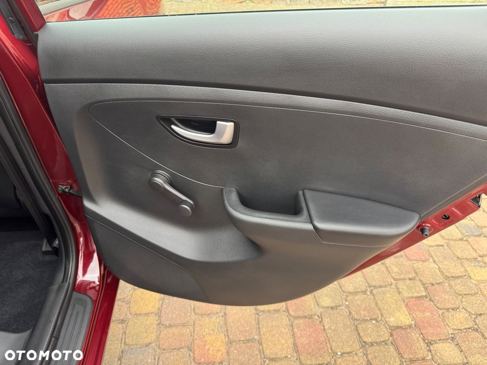 Hyundai i30 blue 1.4 Trend - 17