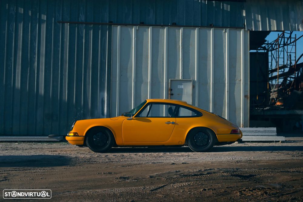 Porsche 911 Série F - 1