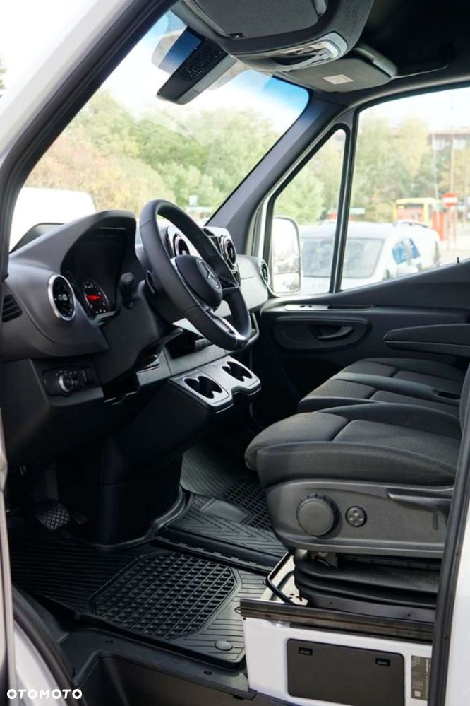 Mercedes-Benz Sprinter - 10