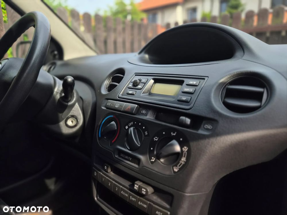 Toyota Yaris - 8