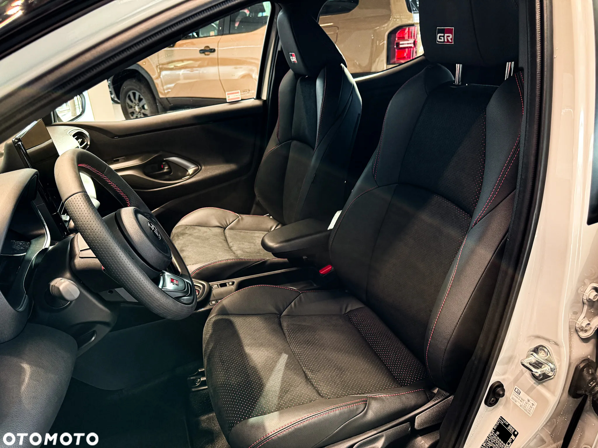 Toyota Yaris Hybrid 1.5 GR Sport - 10