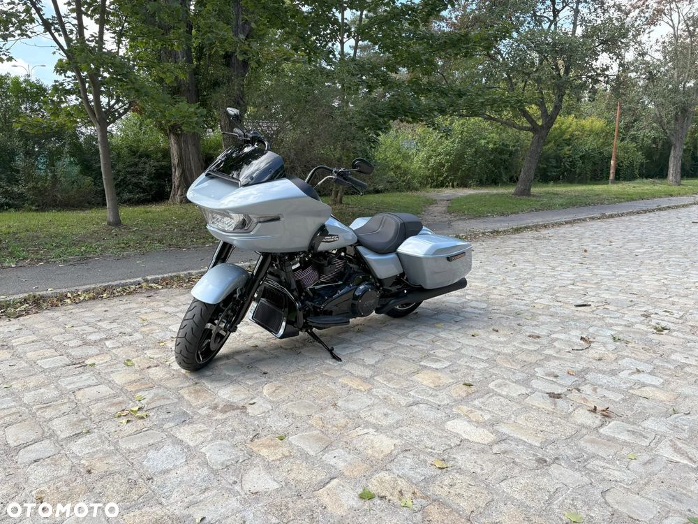 Harley-Davidson Touring Road Glide - 2