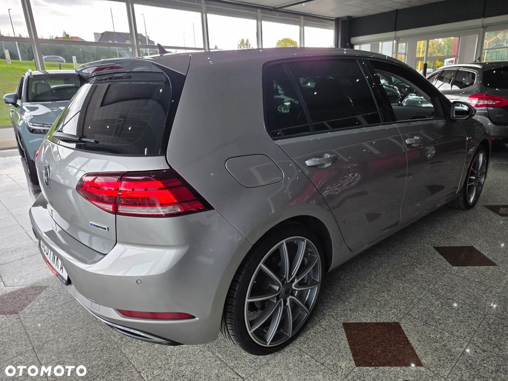 Volkswagen Golf - 10