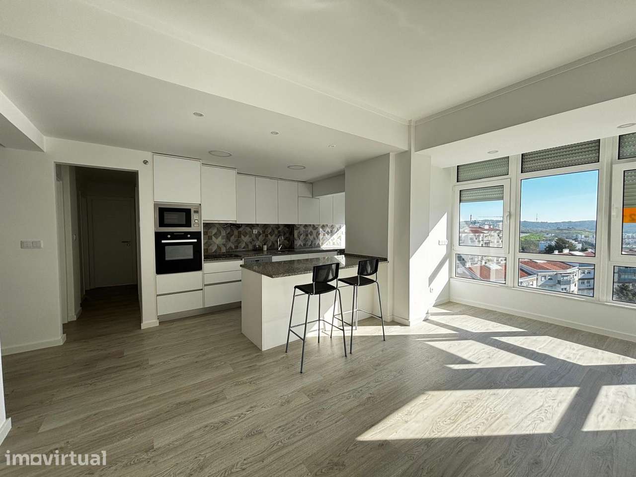 Apartamento T3 totalmente remodelado em Carnaxide - Grande imagem: 2/19