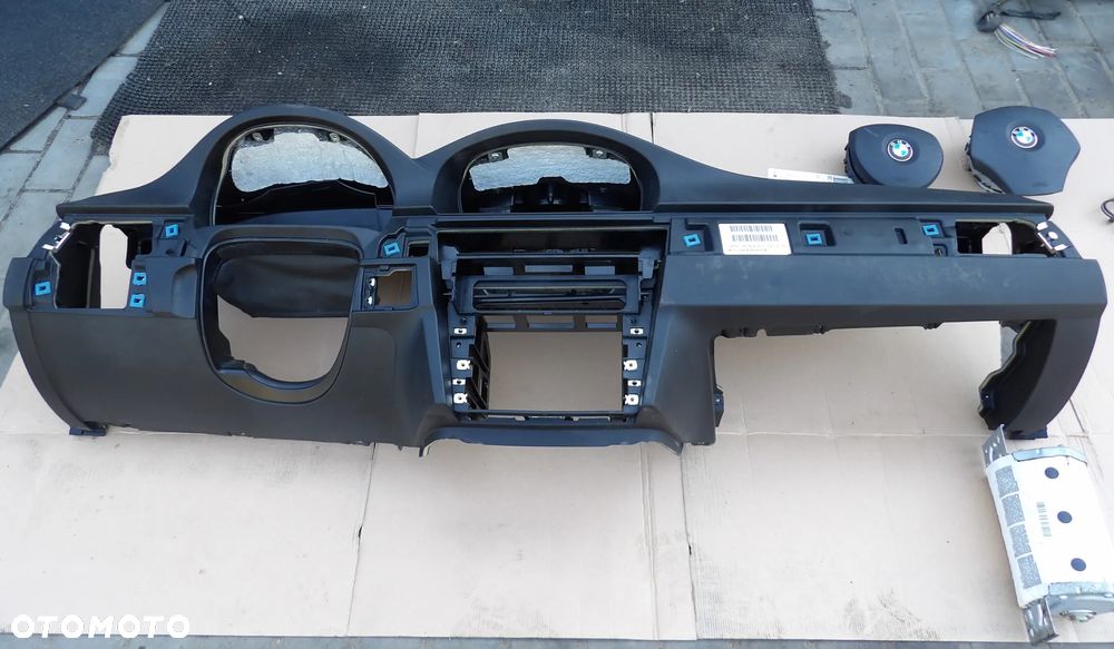 BMW - E90,E91 - DESKA ROZDZIELCZA - KOKPIT - KONSOLA - POD NAWIGACJĘ - PODUSZKA KIEROWCY I PASAŻERA - NAPINACZE - DEMONTAŻ - ORYGINAŁ - 9120325 - 6