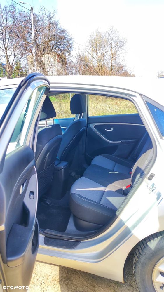 Hyundai i30 blue 1.6 CRDi Trend - 10