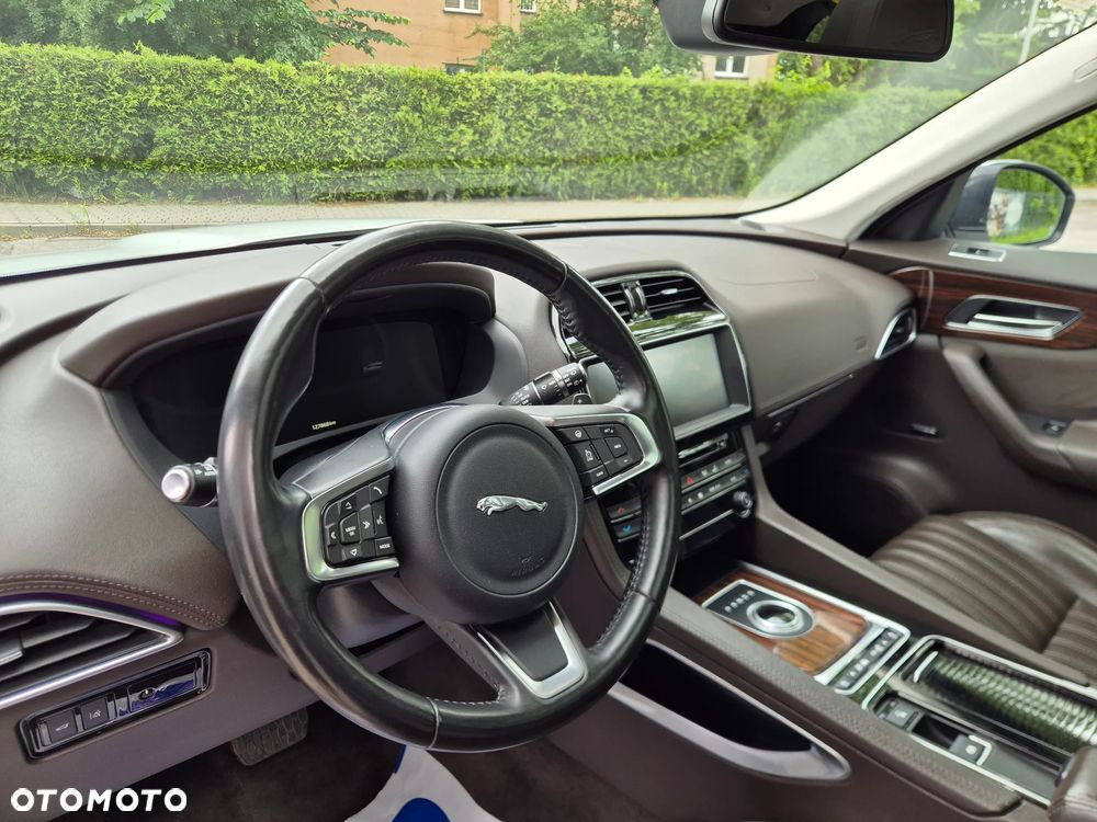 Jaguar F-Pace 2.0 i4D AWD Prestige - 12