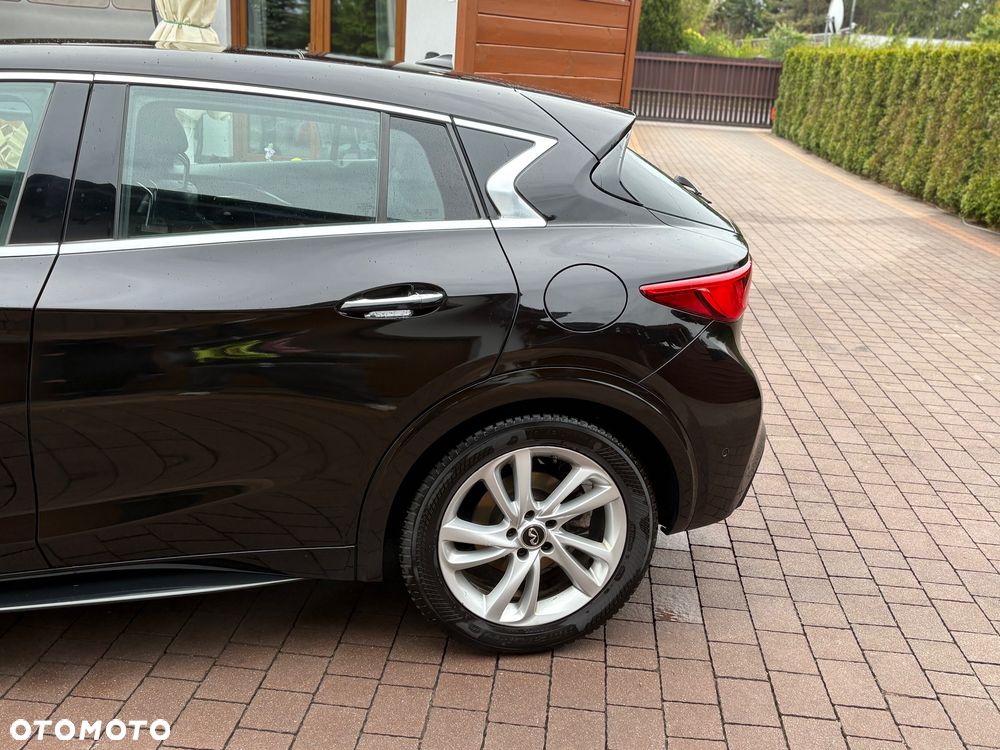 Infiniti Q30 1.5d Premium City Black - 5