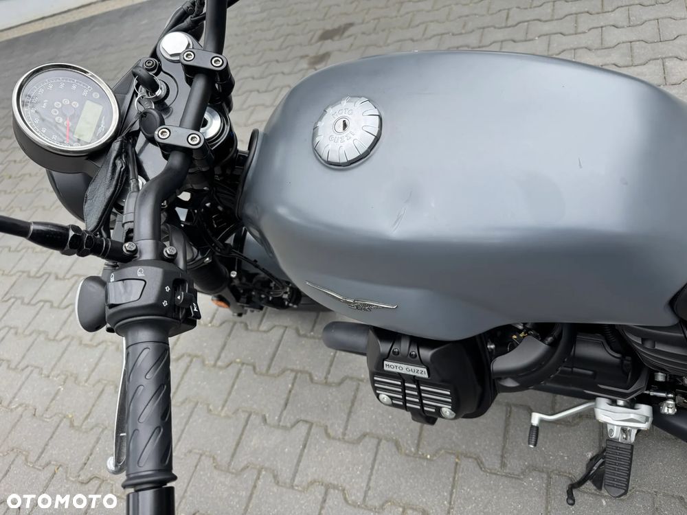 Moto Guzzi V7 - 19