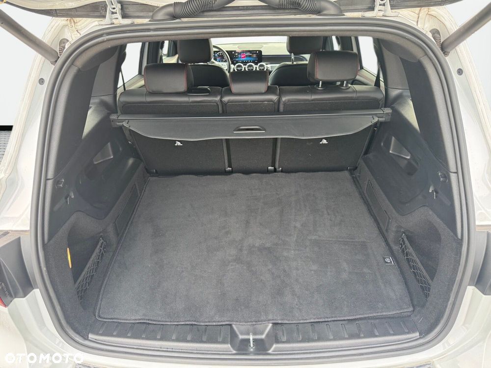 Mercedes-Benz GLB - 16