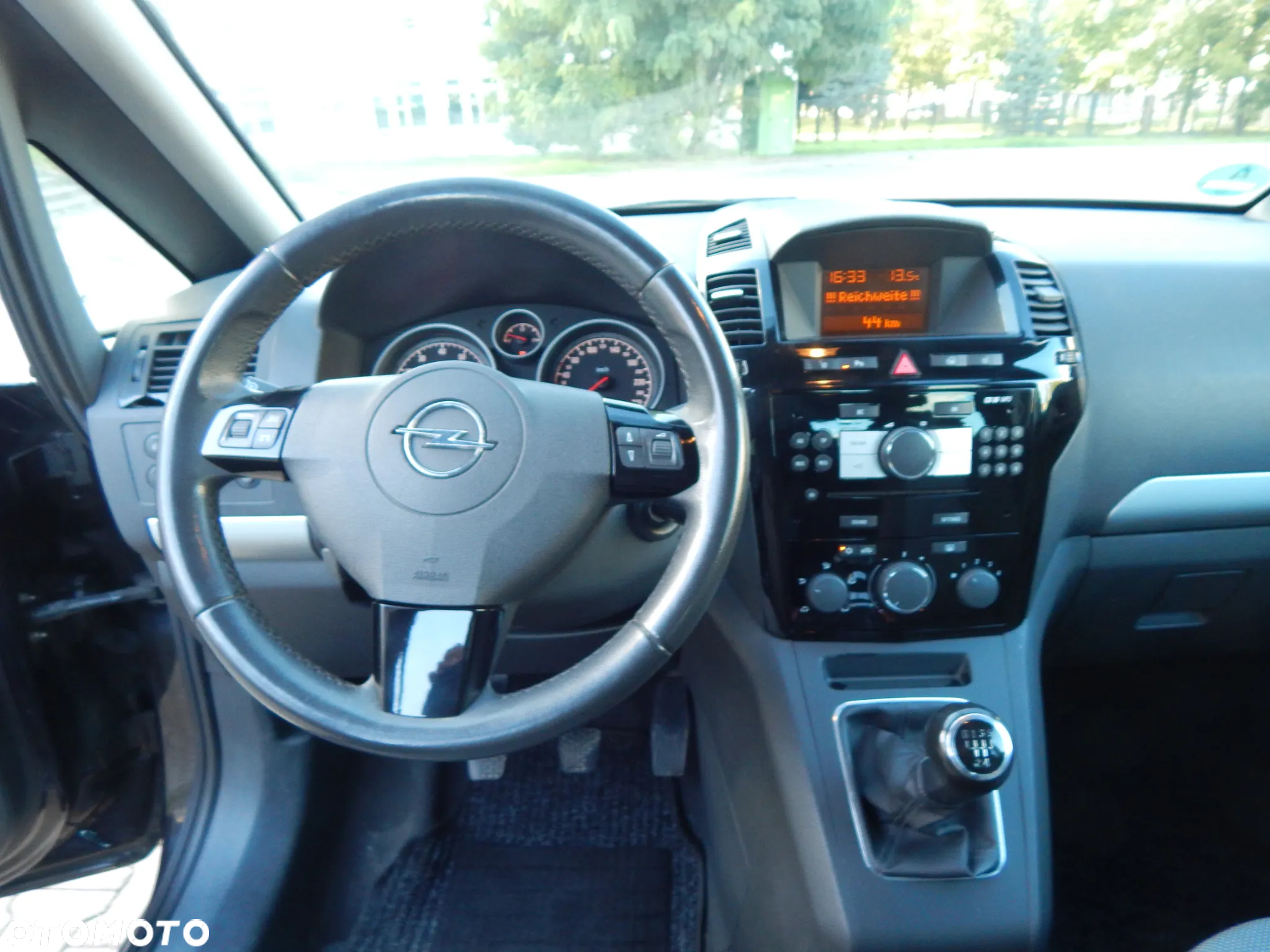 Opel Zafira 1.8 Cosmo - 19
