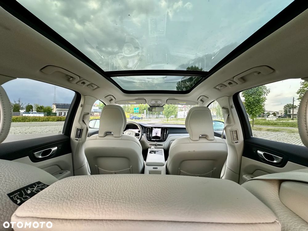 Volvo XC 60 B5 B AWD Plus Dark - 12