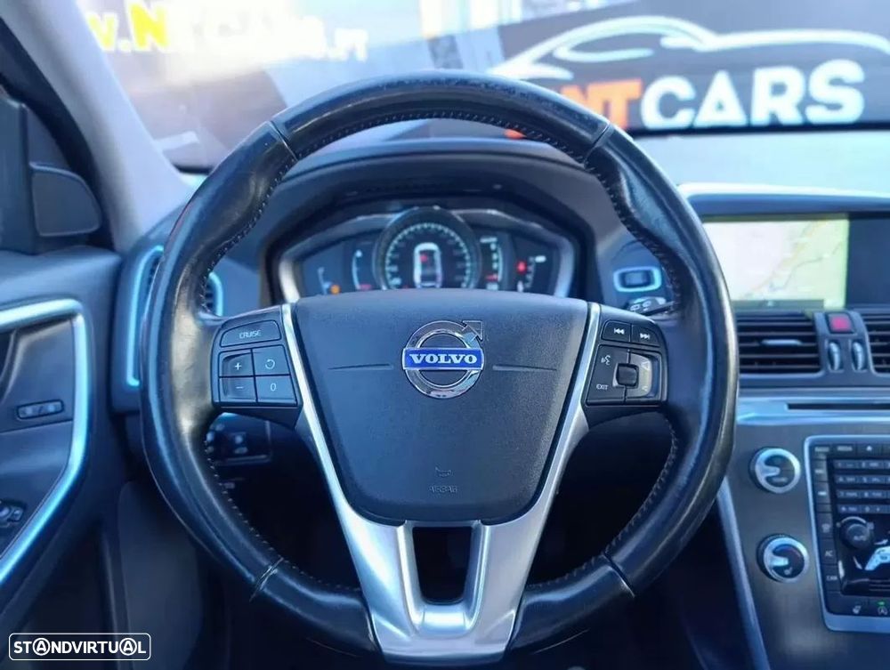 Volvo XC 60 2.0 D4 Momentum Geartronic - 9