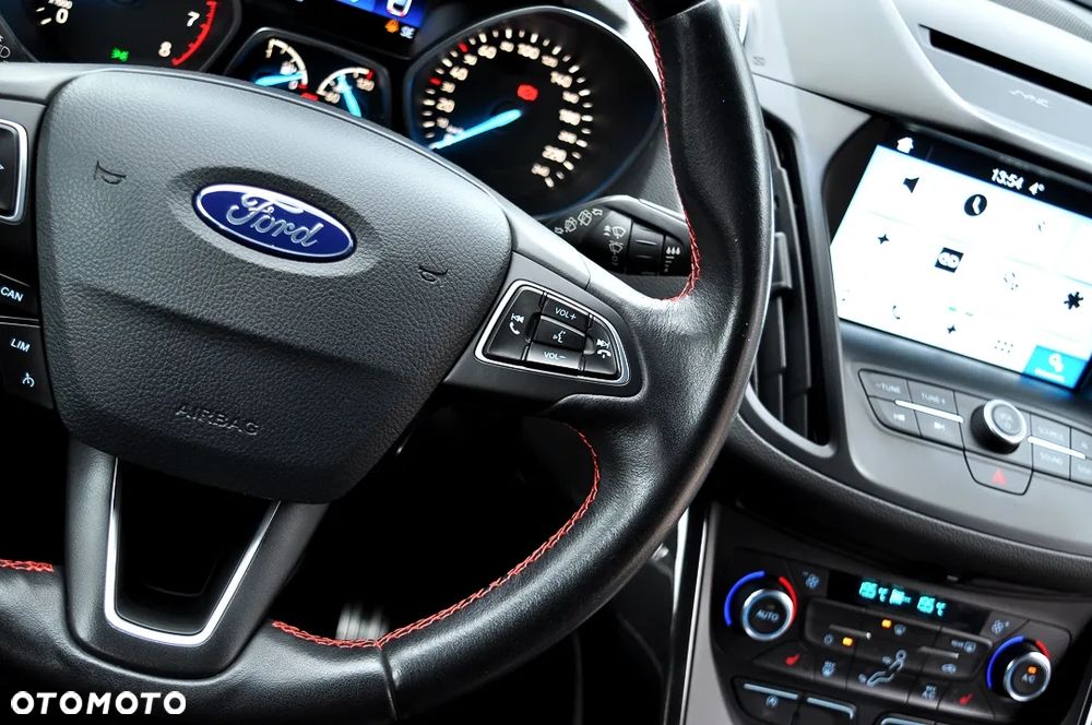 Ford Kuga 1.5 EcoBoost 2x4 ST-Line - 28