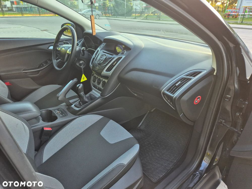 Ford Focus 1.6 Trend Sport - 12