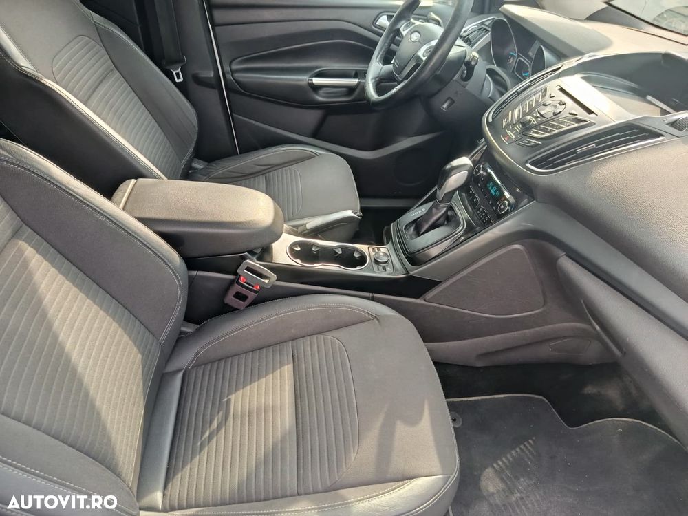 Ford Kuga 2.0 TDCi 4x4 Aut. Titanium - 2