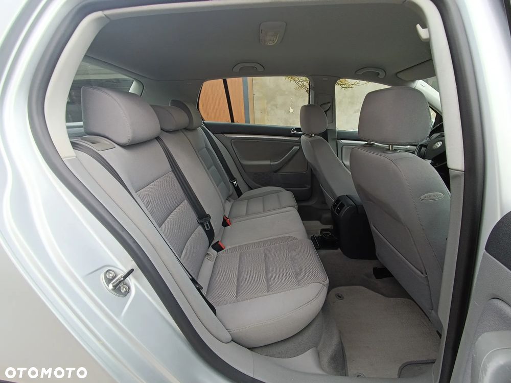 Volkswagen Golf 1.6 FSI United - 12