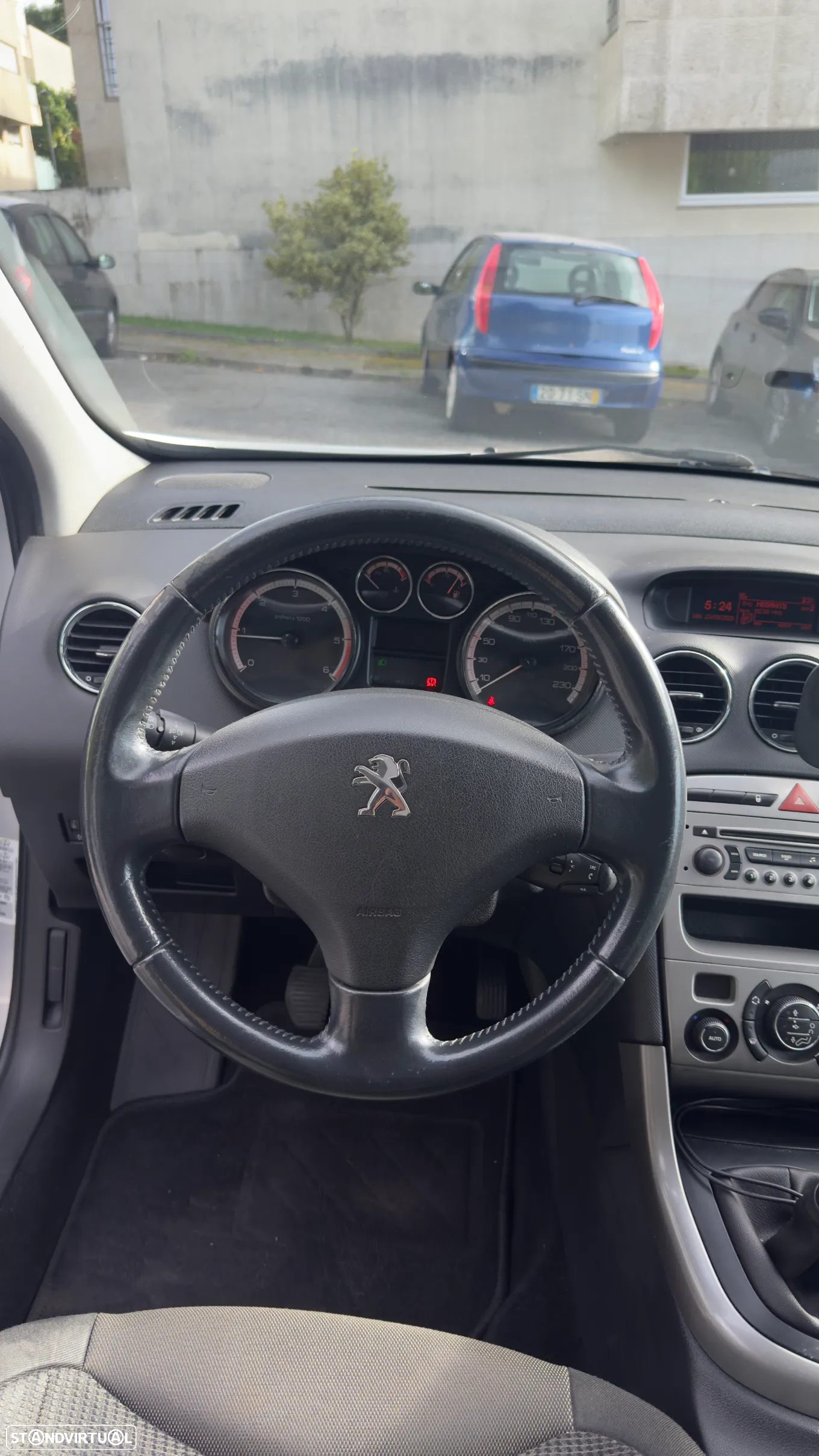 Peugeot 308 1.6 HDi Executive - 18