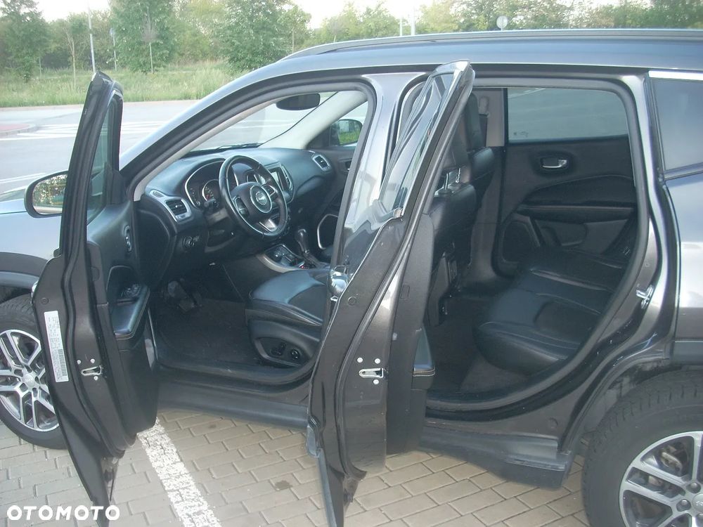 Jeep Compass - 10