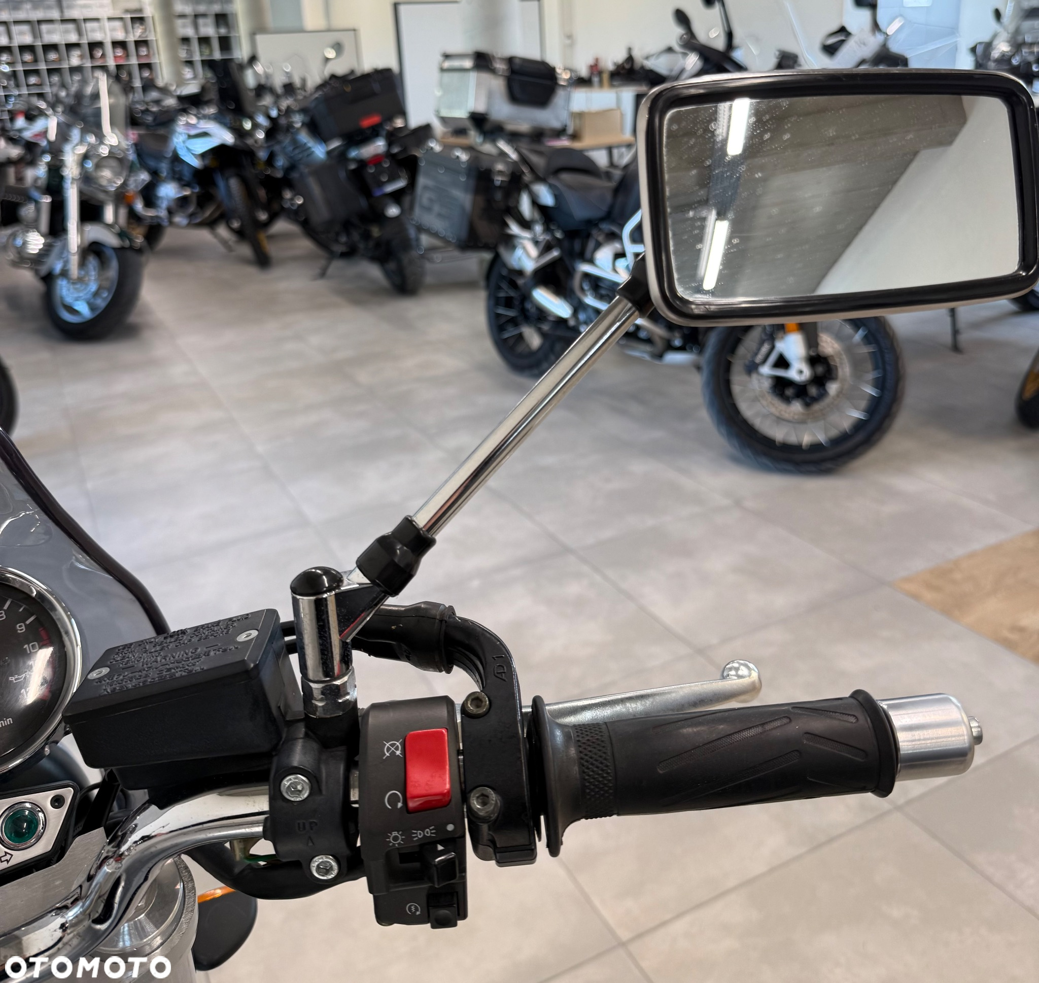 Yamaha XJR - 9