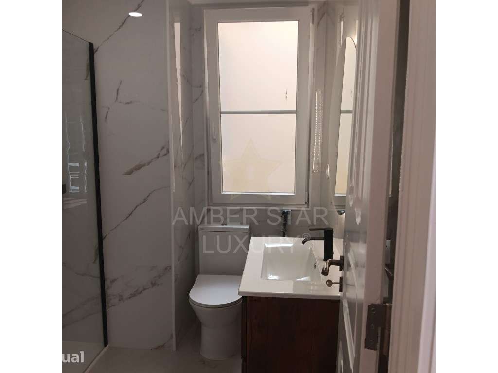 Apartamento T3 totalmente remodelado na Av. General Roçadas - Grande imagem: 3/17