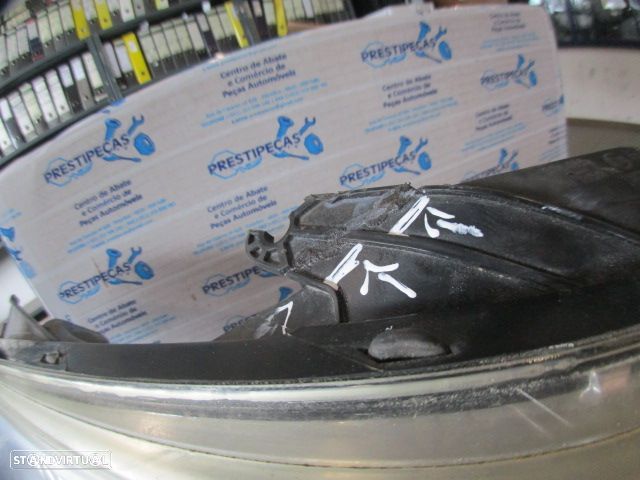 Farol Far1607 HYUNDAI  I20 1 FASE 1 2009 1.4CRDI 90CV 5P BRANCO DRT H4 Apoios Danificado - 2