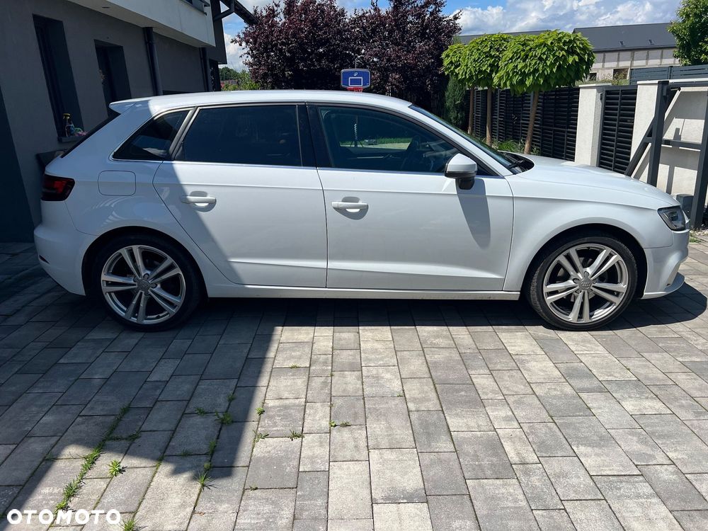 Audi A3 Sportback - 1