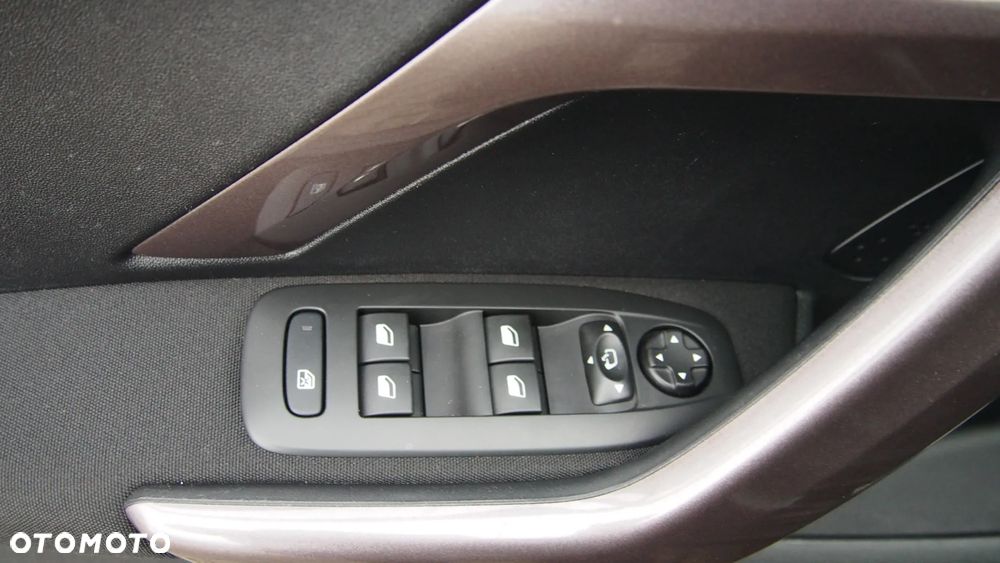 Peugeot 2008 1.2 Pure Tech Style S&S - 32