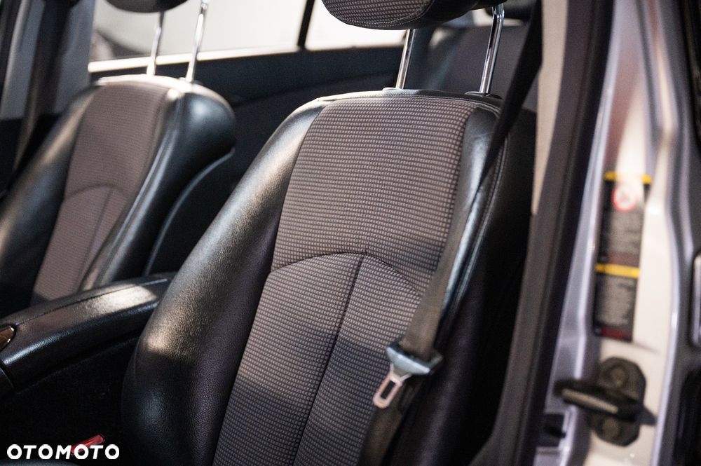 Mercedes-Benz Klasa E 320 CDI T Avantgarde - 12