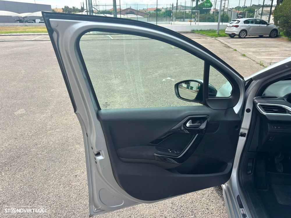 Peugeot 208 1.2 PureTech Style - 17