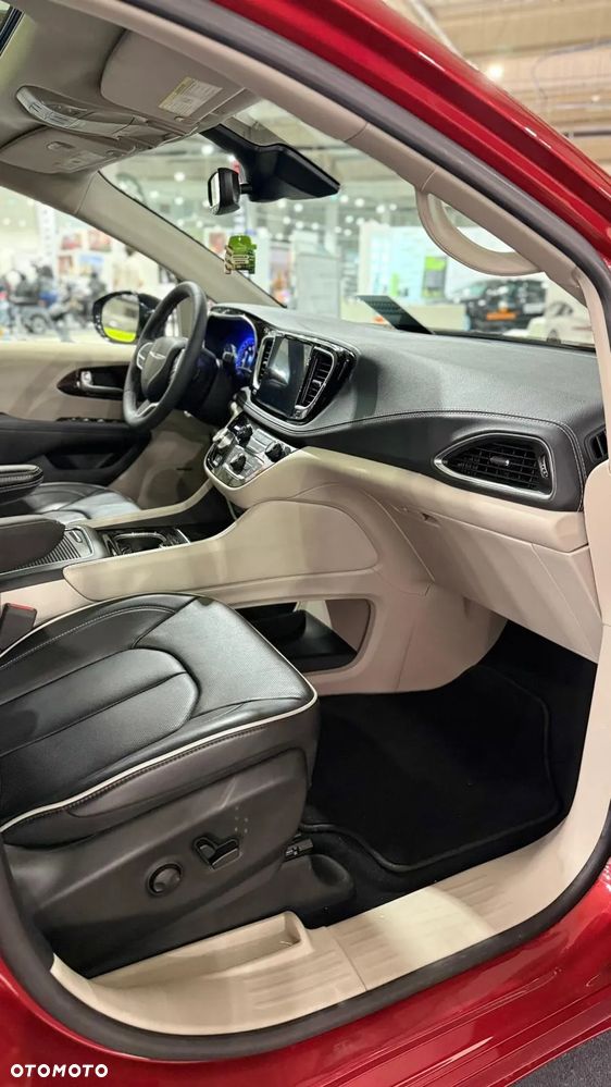 Chrysler Pacifica - 11