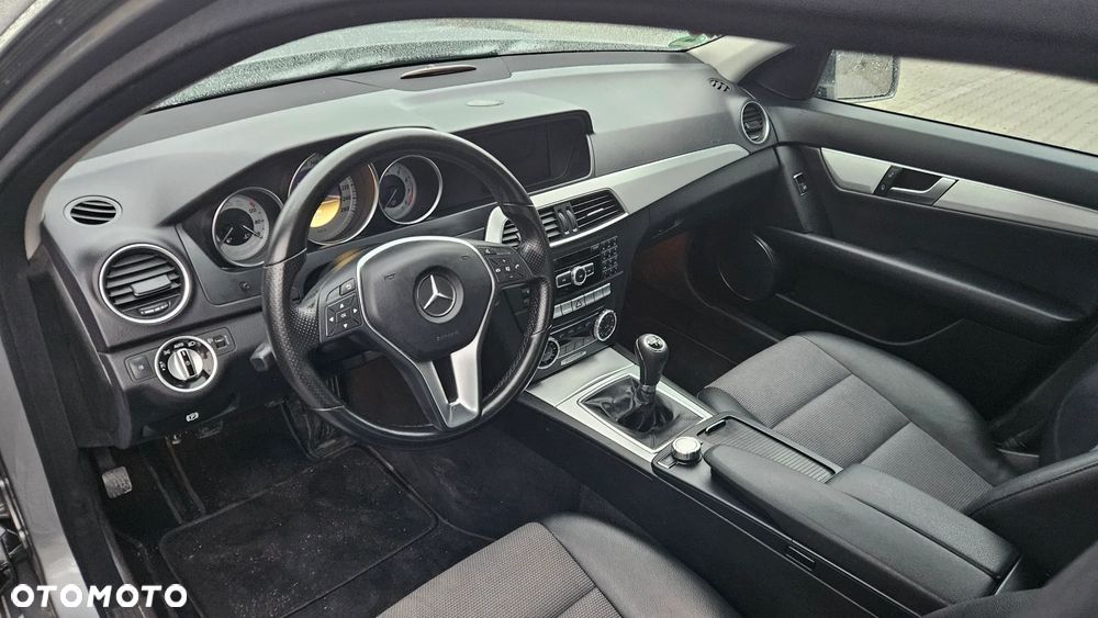 Mercedes-Benz Klasa C 180 BlueEFFICIENCY Avantgarde - 29
