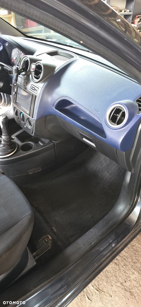 Ford Fiesta 1.4 Ambiente - 8