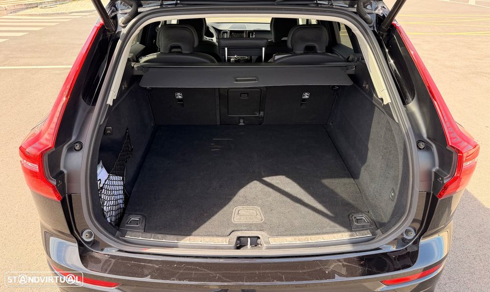 Volvo XC 60 2.0 T6 PHEV Black Edition AWD - 31