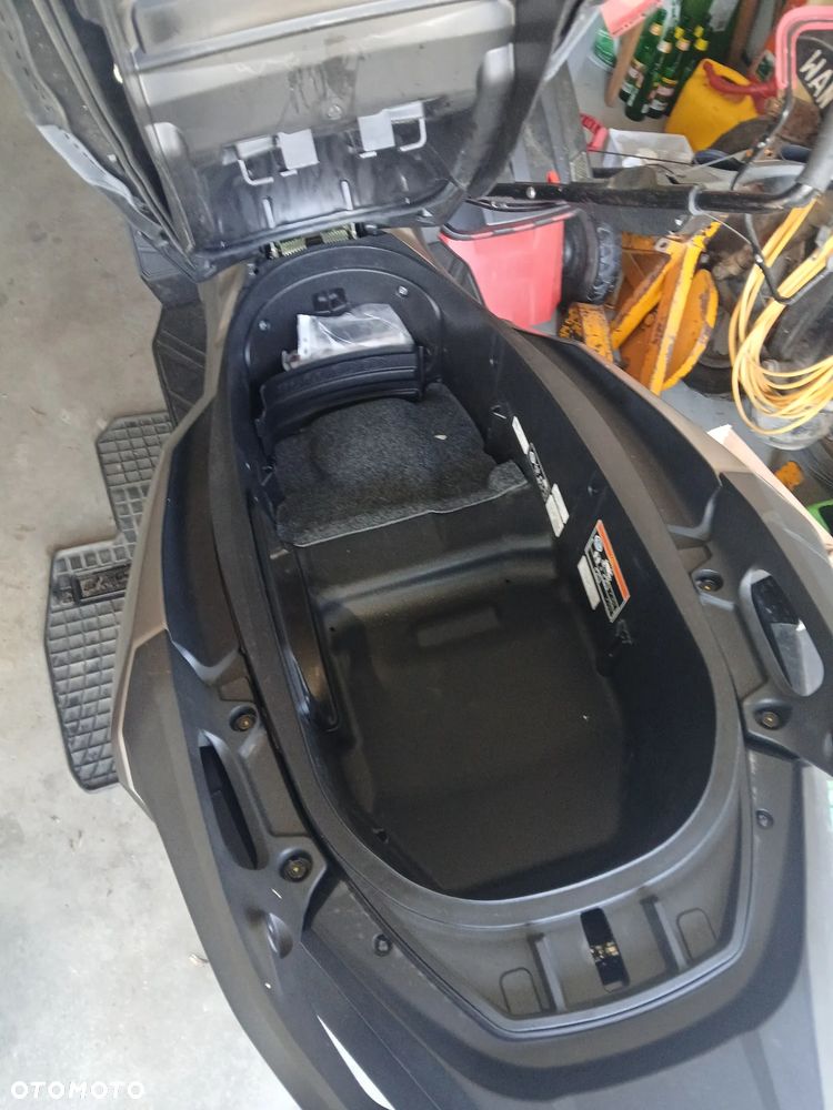 Honda ADV350 - 8