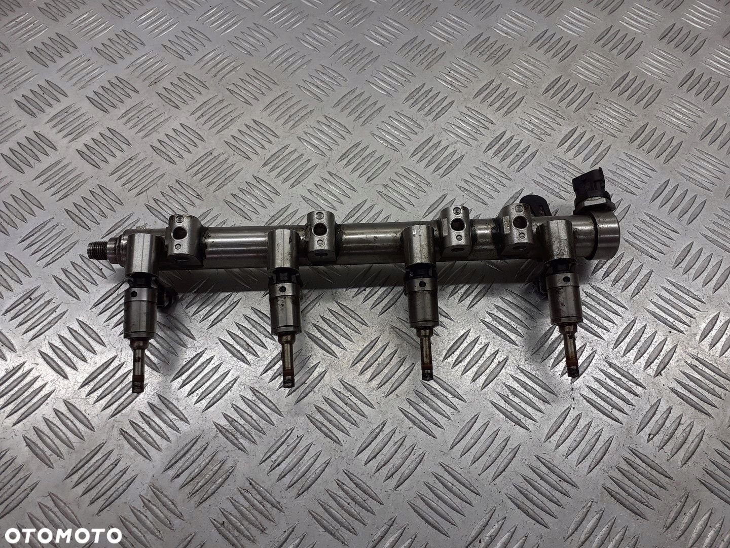 LISTWA WTRYSKOWA WTRYSKI OPEL INSIGNIA A 2.0T 261500055 - 1