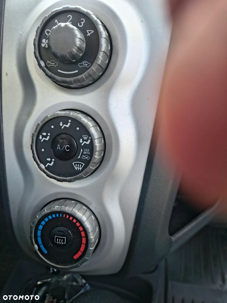 Toyota Yaris 1.0 Luna A/C - 3