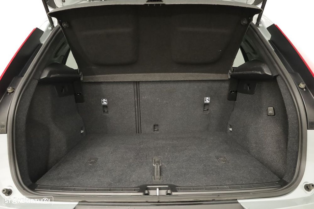 Volvo XC 40 2.0 B3 Essential - 23