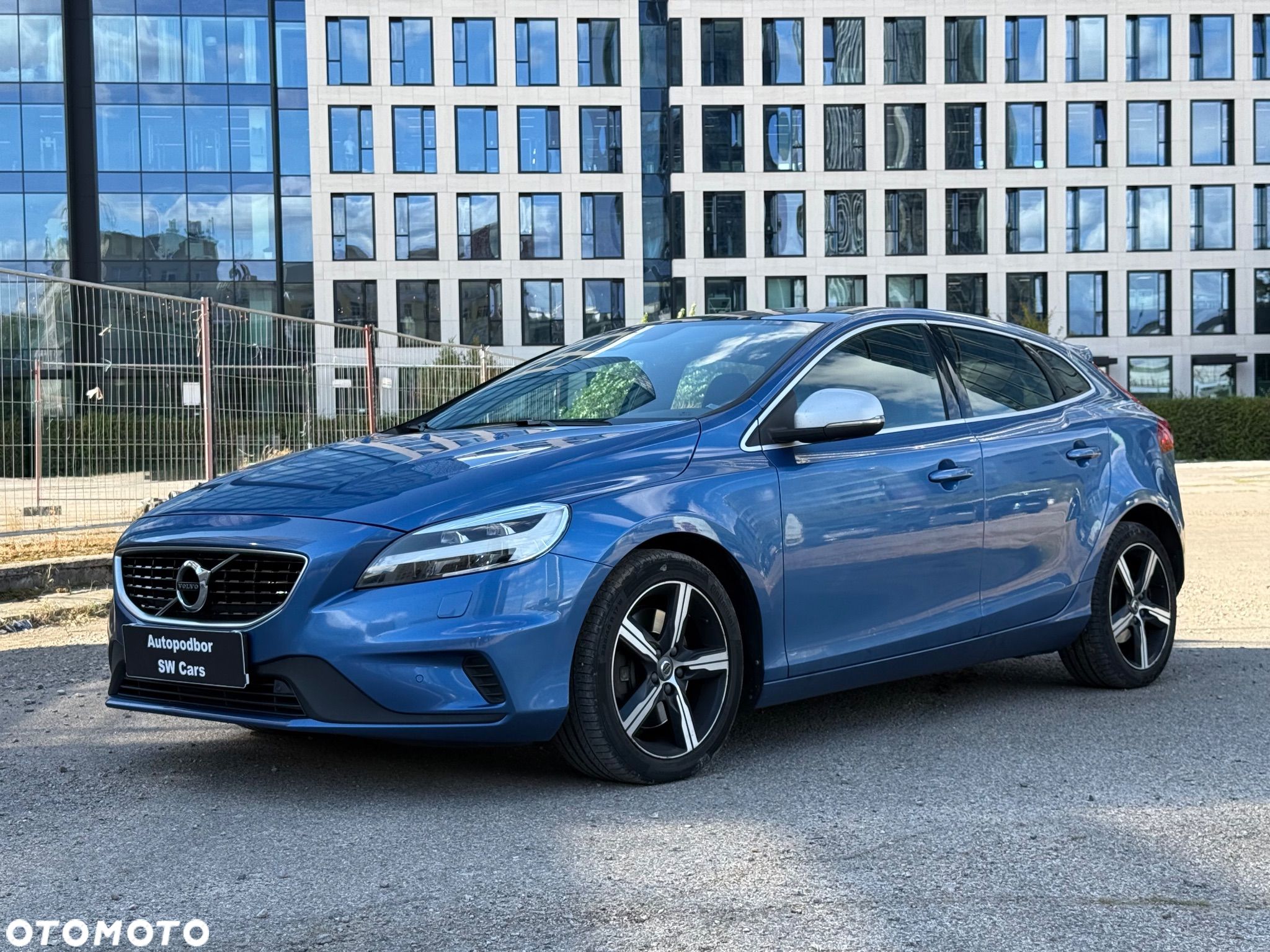 Volvo V40 T4 Drive-E R-Design Momentum - 1