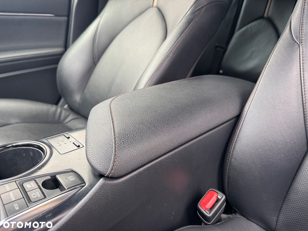 Toyota Camry 2.5 Hybrid Executive CVT - 29