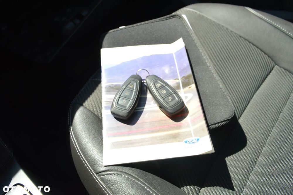 Ford Kuga 1.6 EcoBoost 2x4 Titanium - 28
