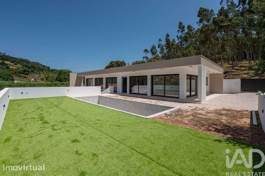 Casa / Villa T4 em Alvorninha de 173,00 m2
