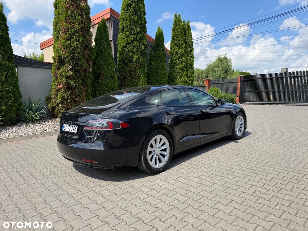 Tesla Model S - 8