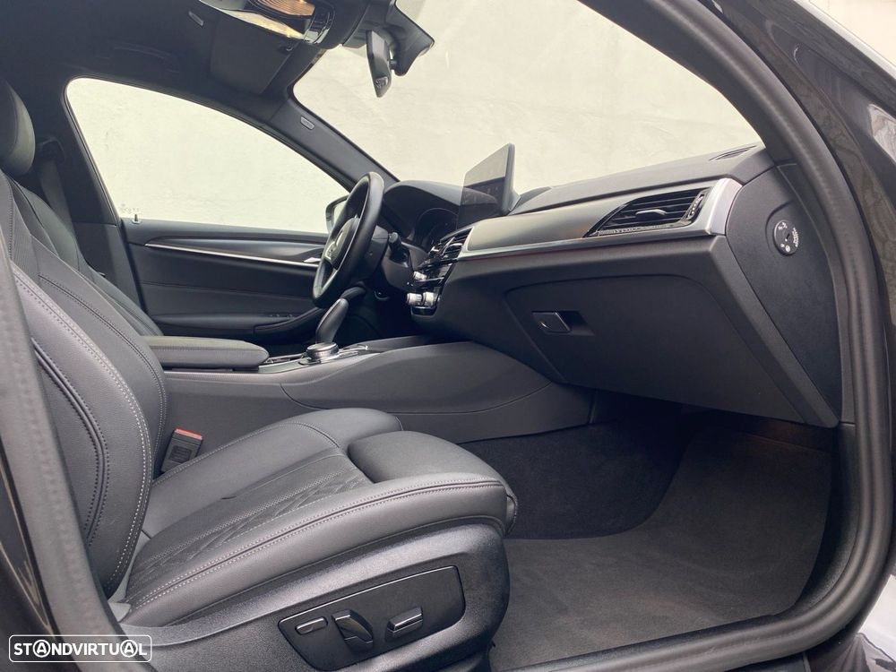 BMW 520 d Pack Desportivo M Auto — fotografia 17